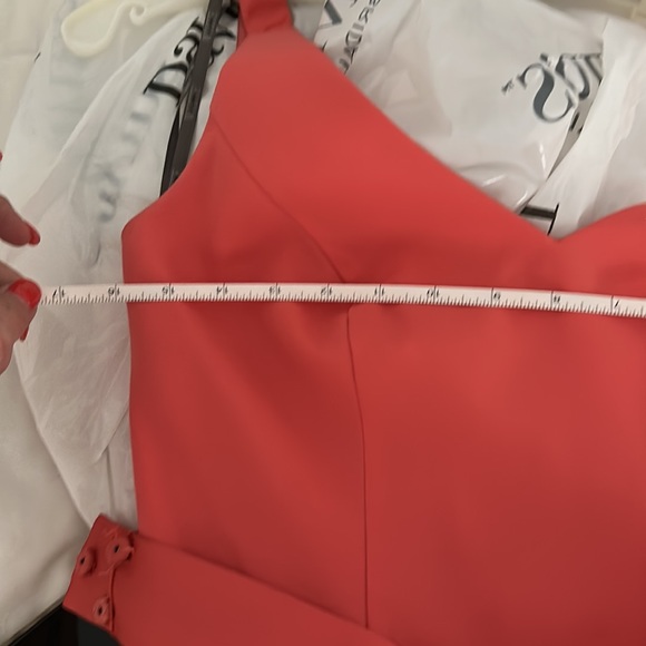 BNWT GORGEOUS Vera Wang White coral gown with belt size 8 - Picture 4 of 14